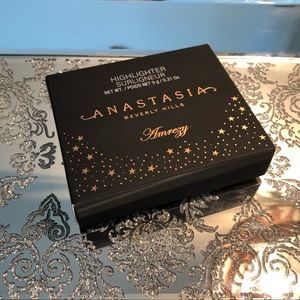 Anastasia Beverly Hills Amrezy Highlighter